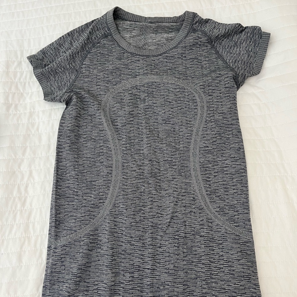 Lululemon swiftly tech short sleeve